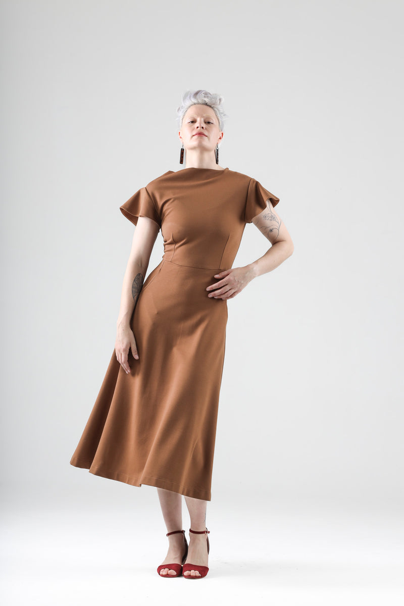- Basile dress in toffee with short sleeves