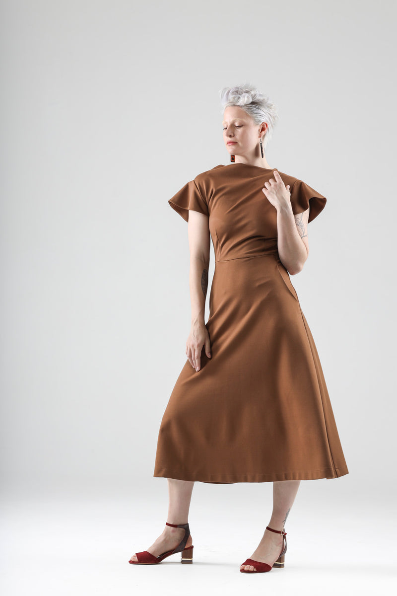 - Basile dress in toffee with short sleeves