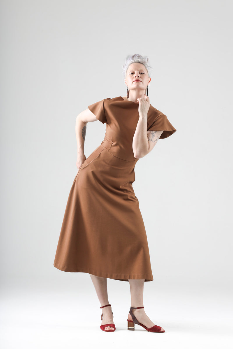 - Basile dress in toffee with short sleeves