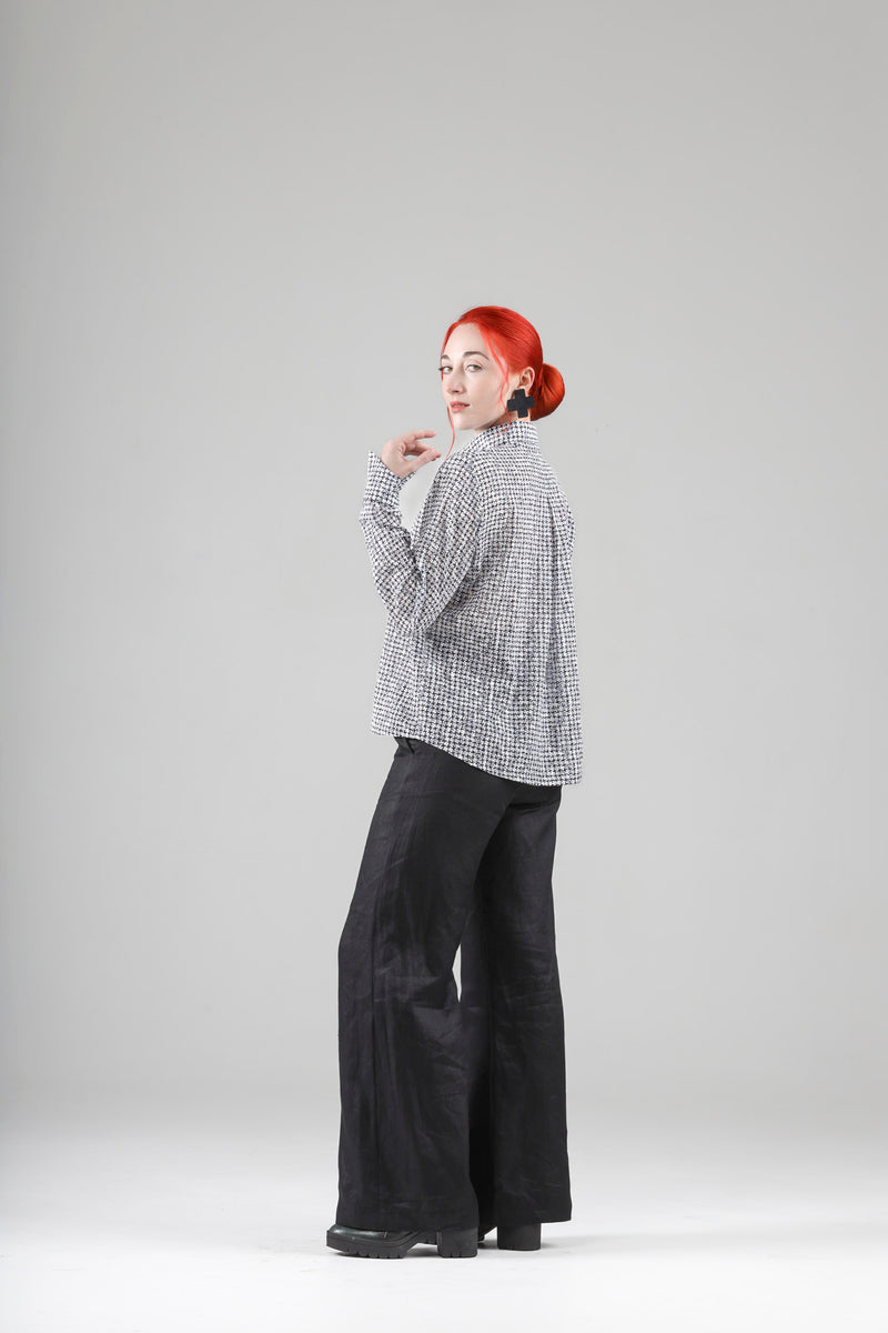 - Slim shirt in black and white cotton
