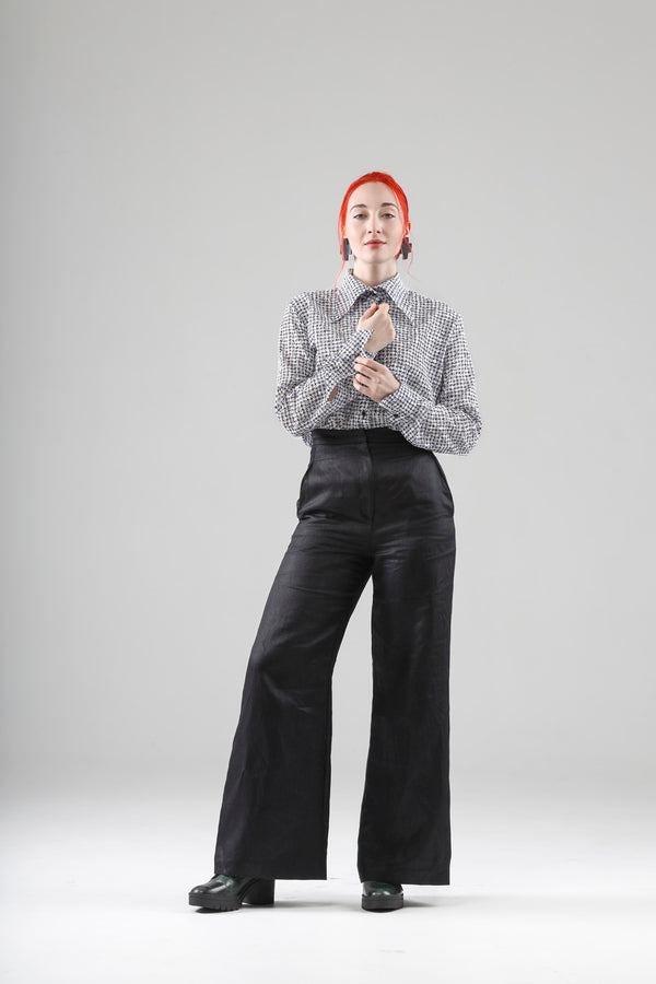- Slim shirt in black and white cotton