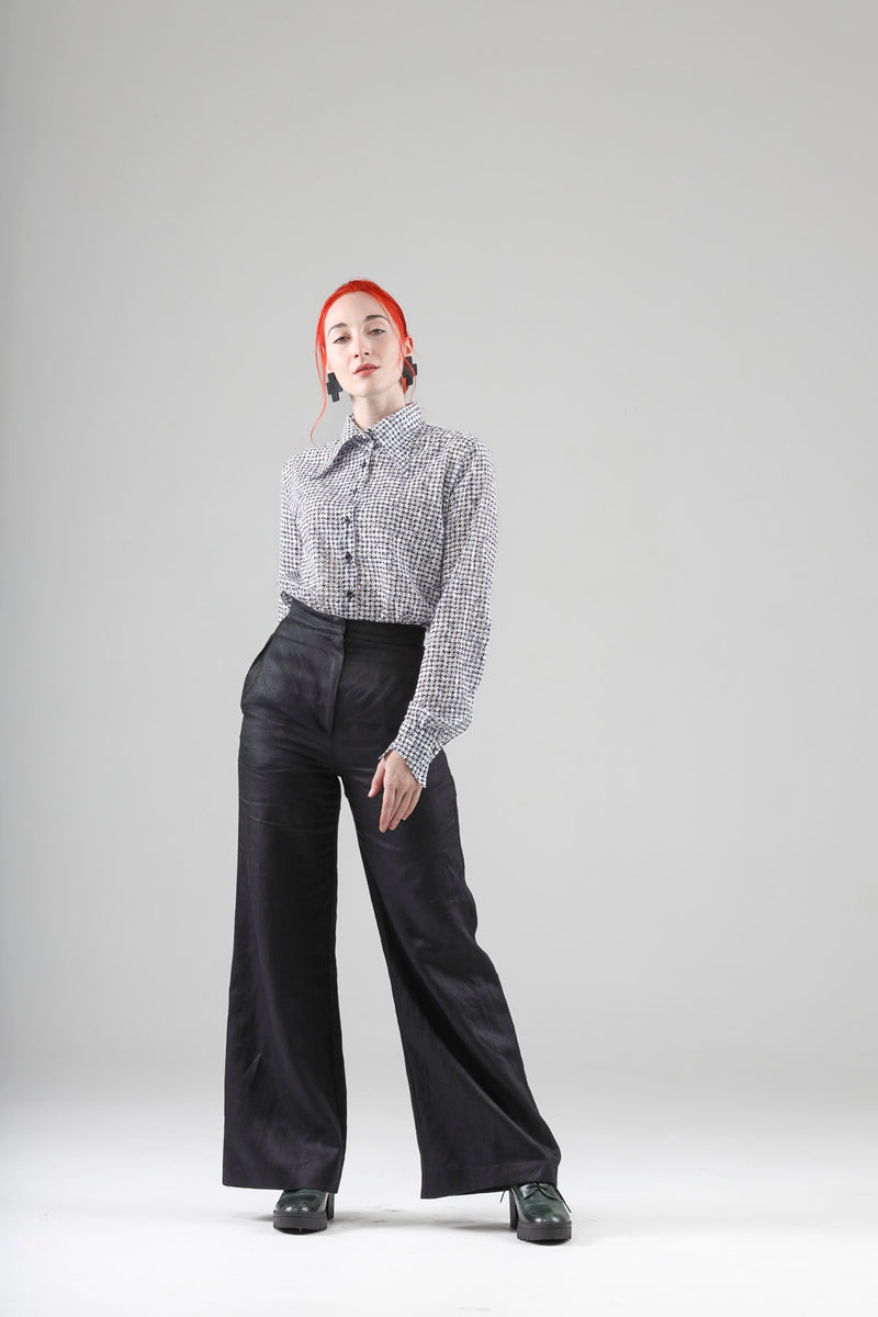 - Slim shirt in black and white cotton