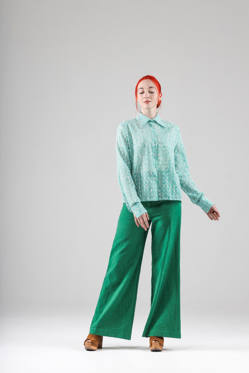 - Slim shirt in green and white cotton