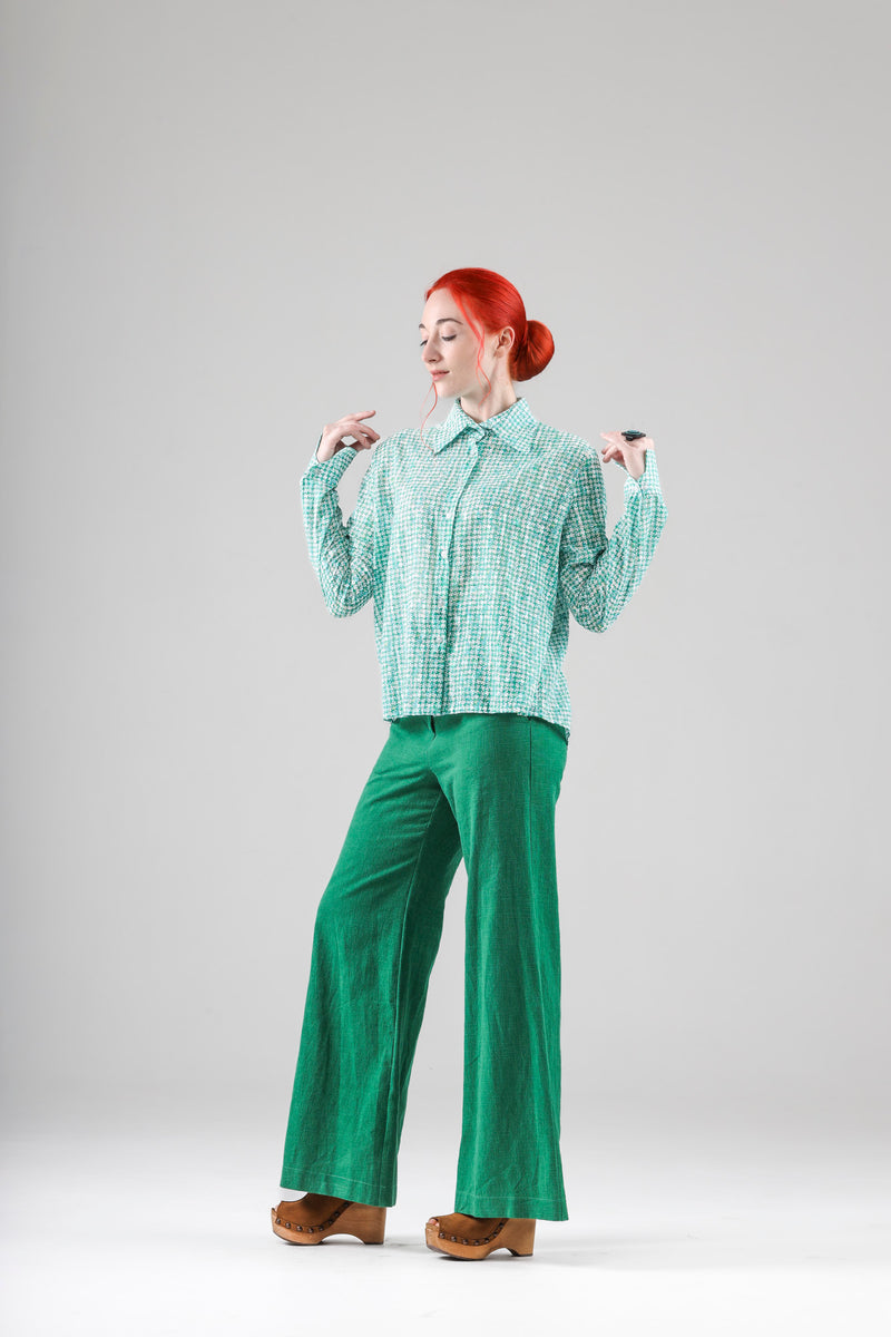 - Slim shirt in green and white cotton