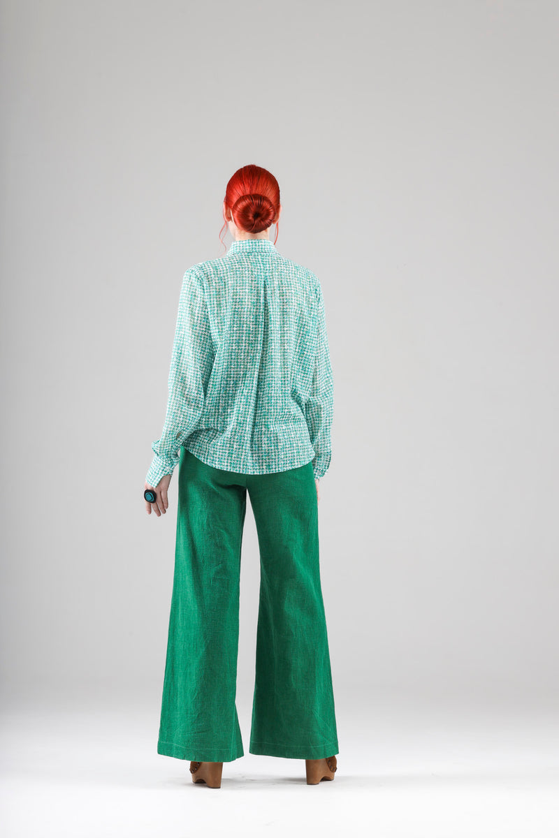- Slim shirt in green and white cotton