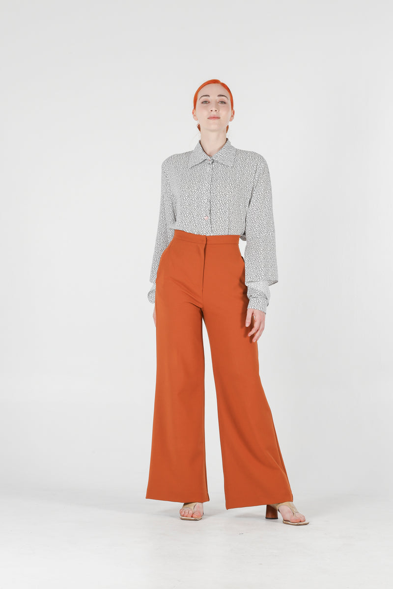 1- High waisted pants in burnt orange