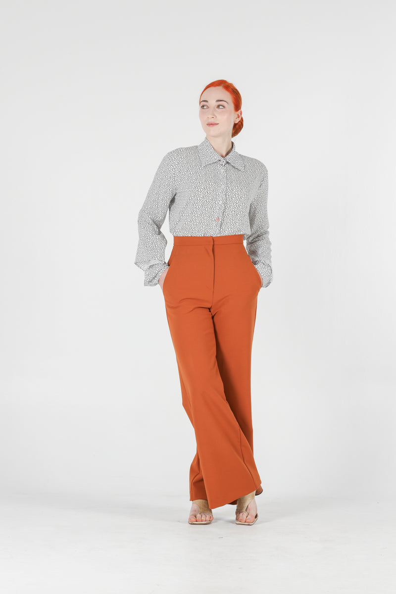 1- High waisted pants in burnt orange