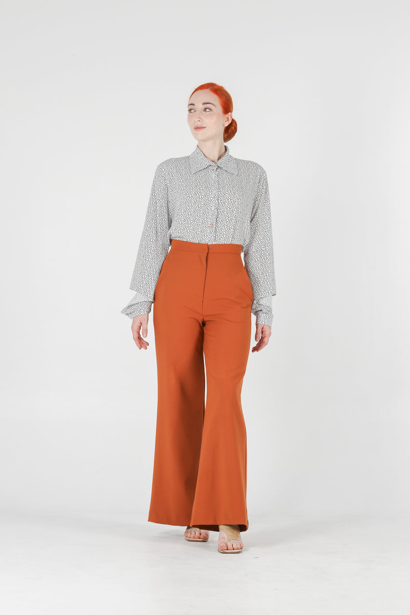 1- High waisted pants in burnt orange