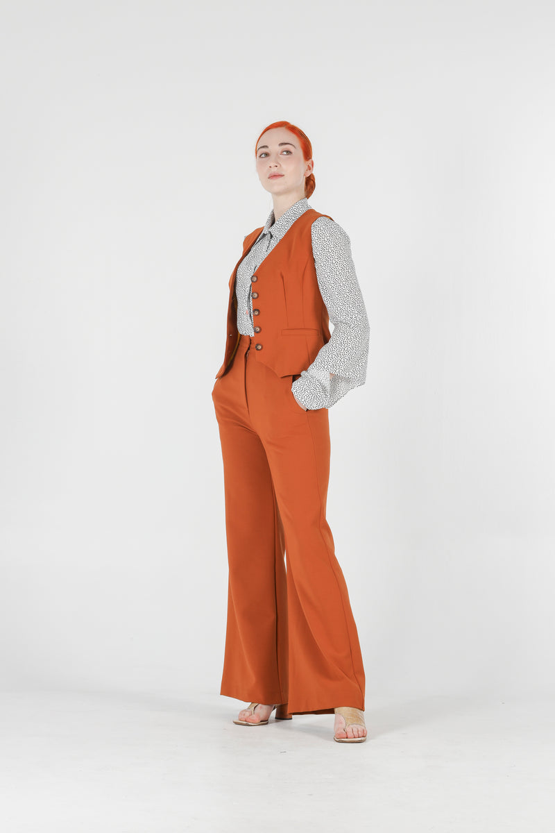 1- High waisted pants in burnt orange