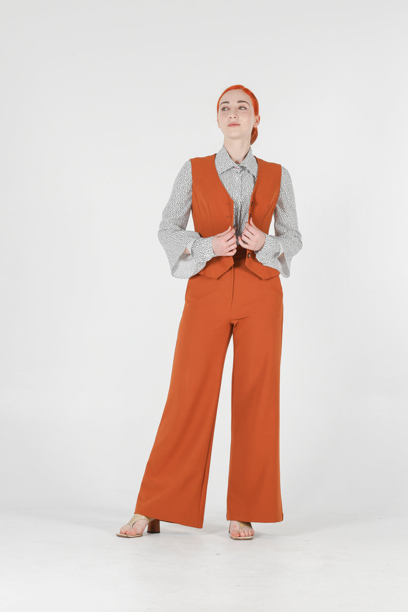 1- High waisted pants in burnt orange