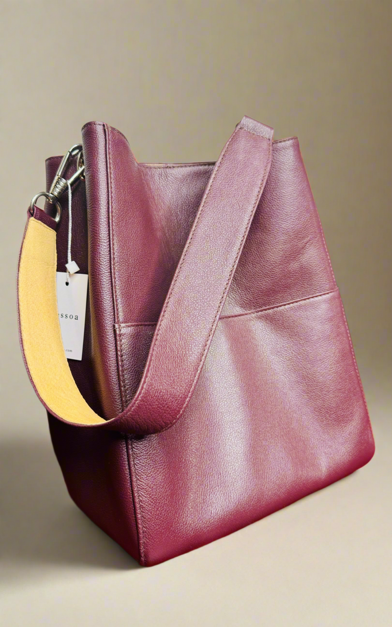 1- Bucket bag in burgundy by Pessoa