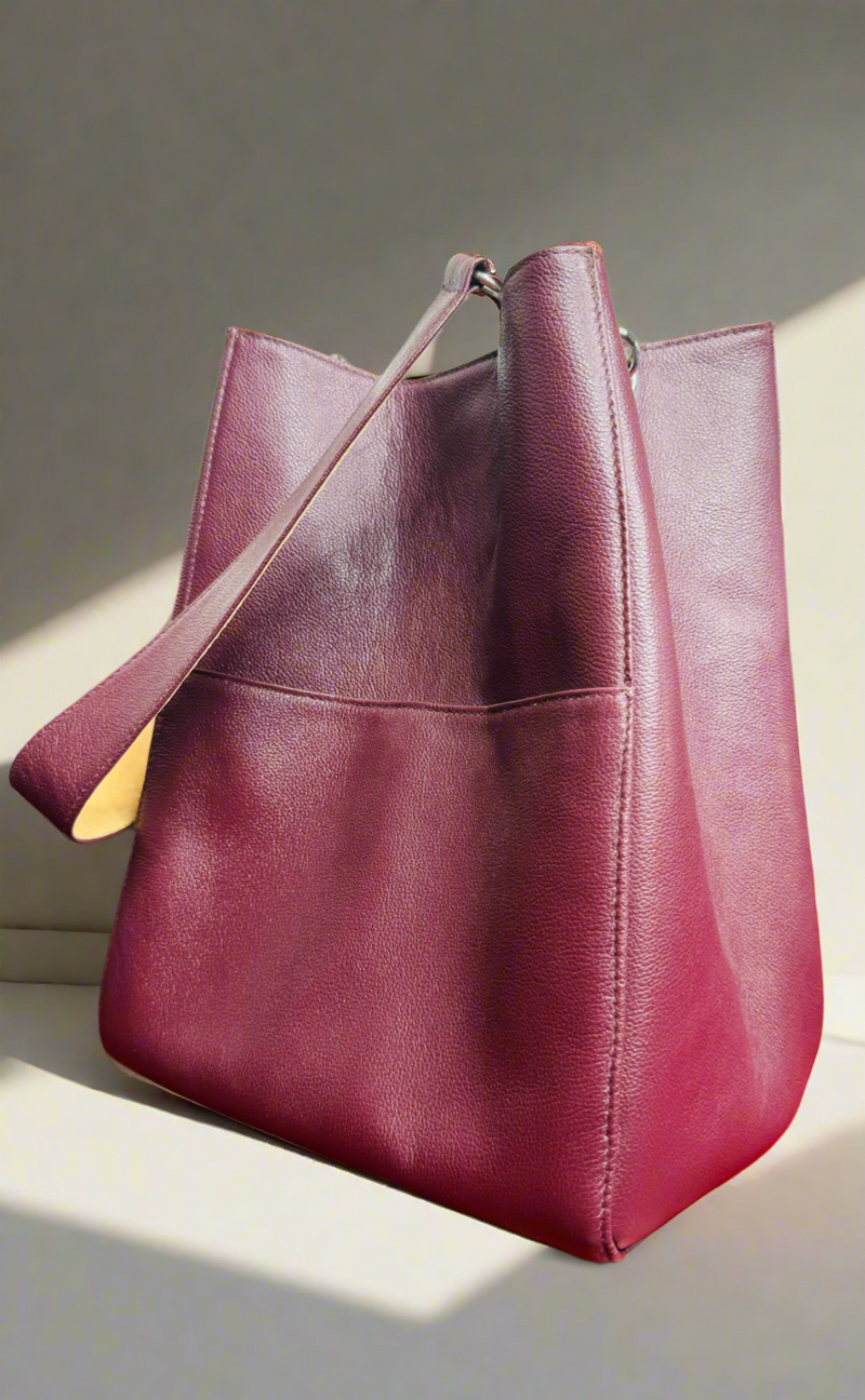 1- Bucket bag in burgundy by Pessoa