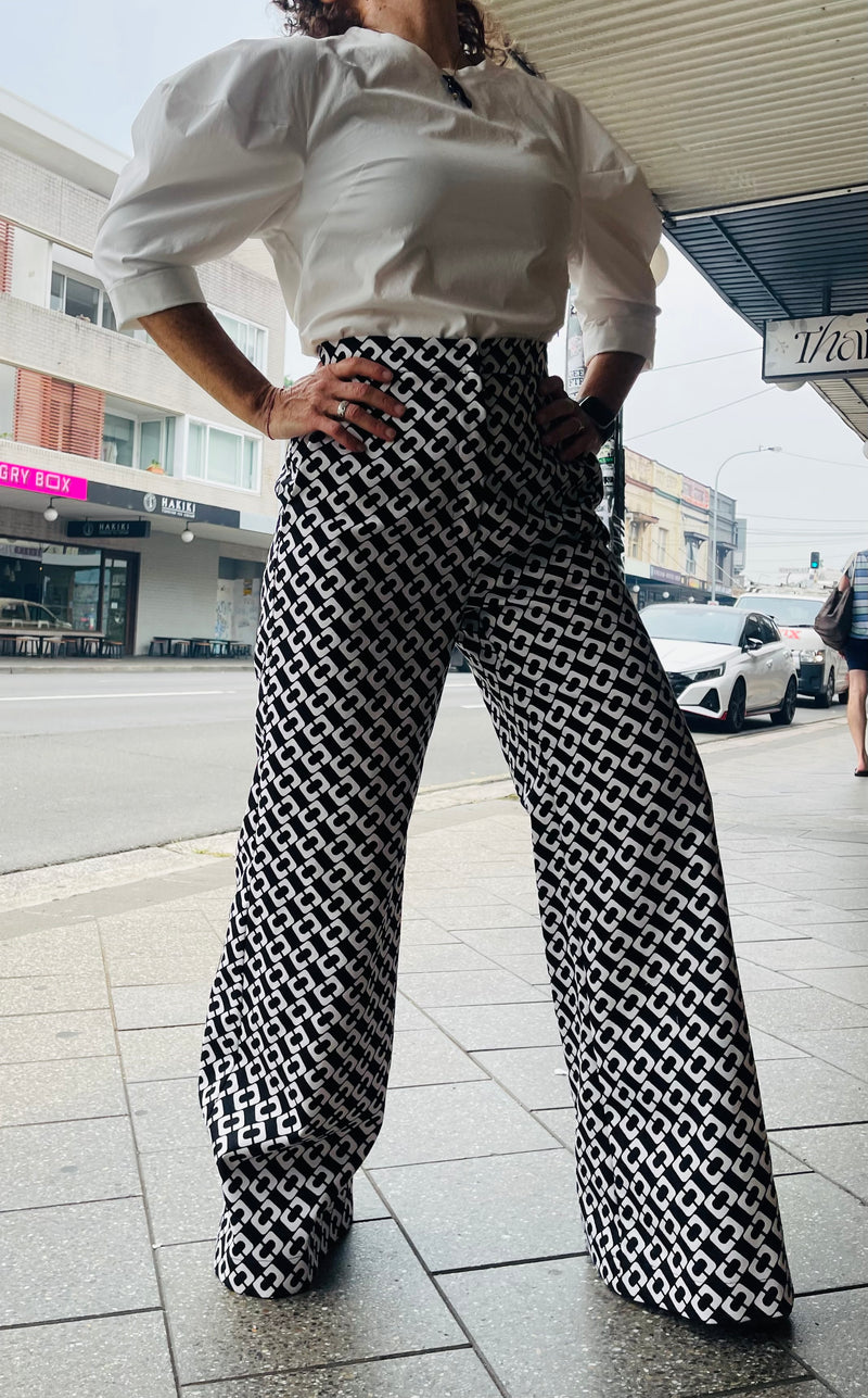 1- Black and white high waisted pants