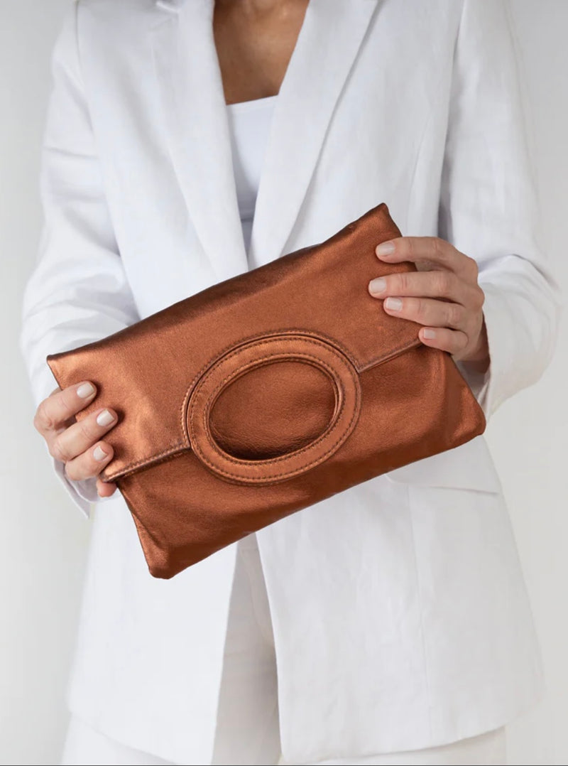 1- Cloud leather clutch in bronze by Pessoa