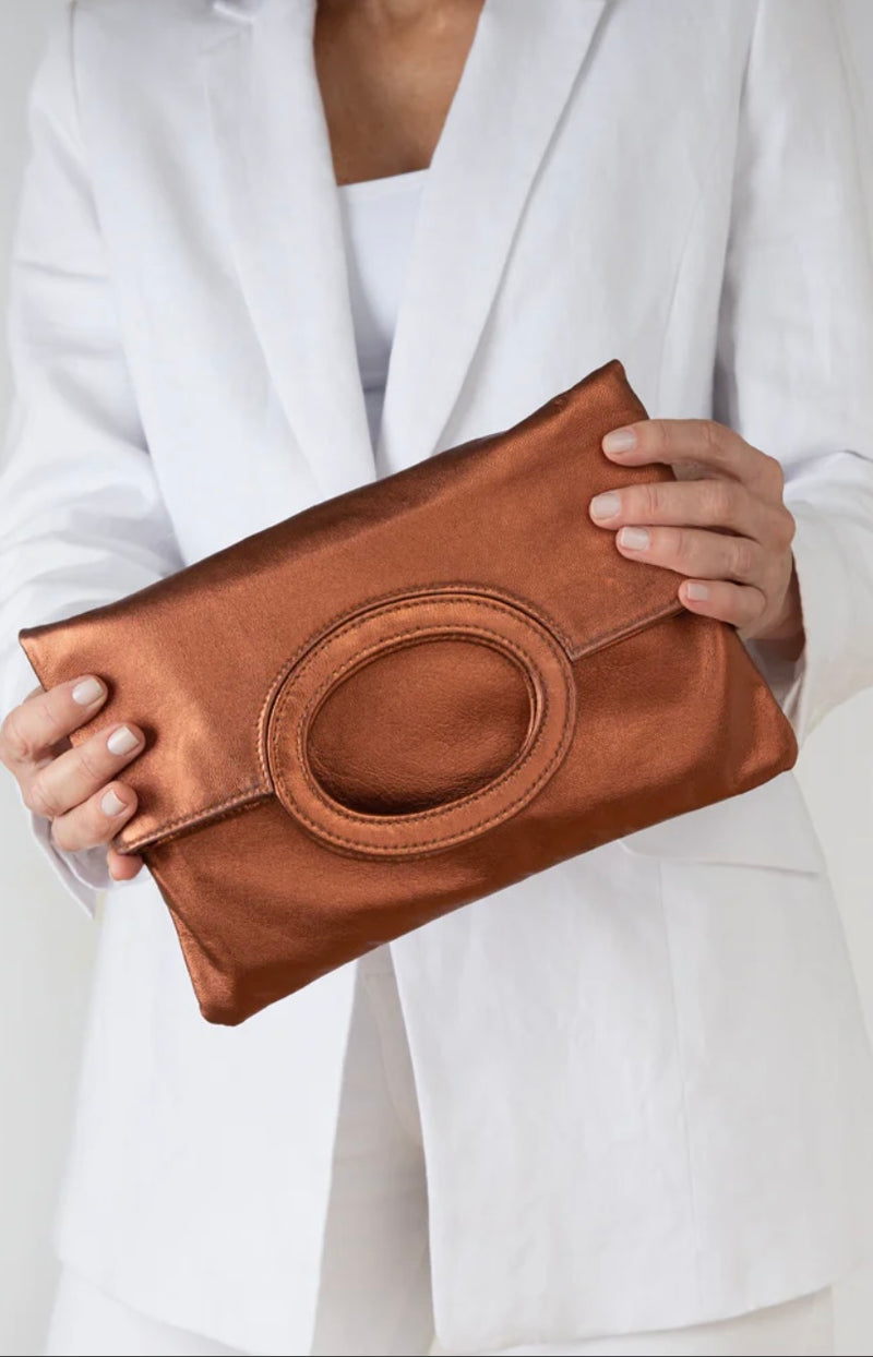 1- Cloud leather clutch in bronze by Pessoa