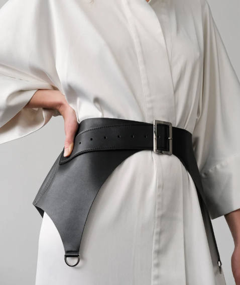 BLACK ELEGANT BASQUE BELT WITH SILVER BUCKLE