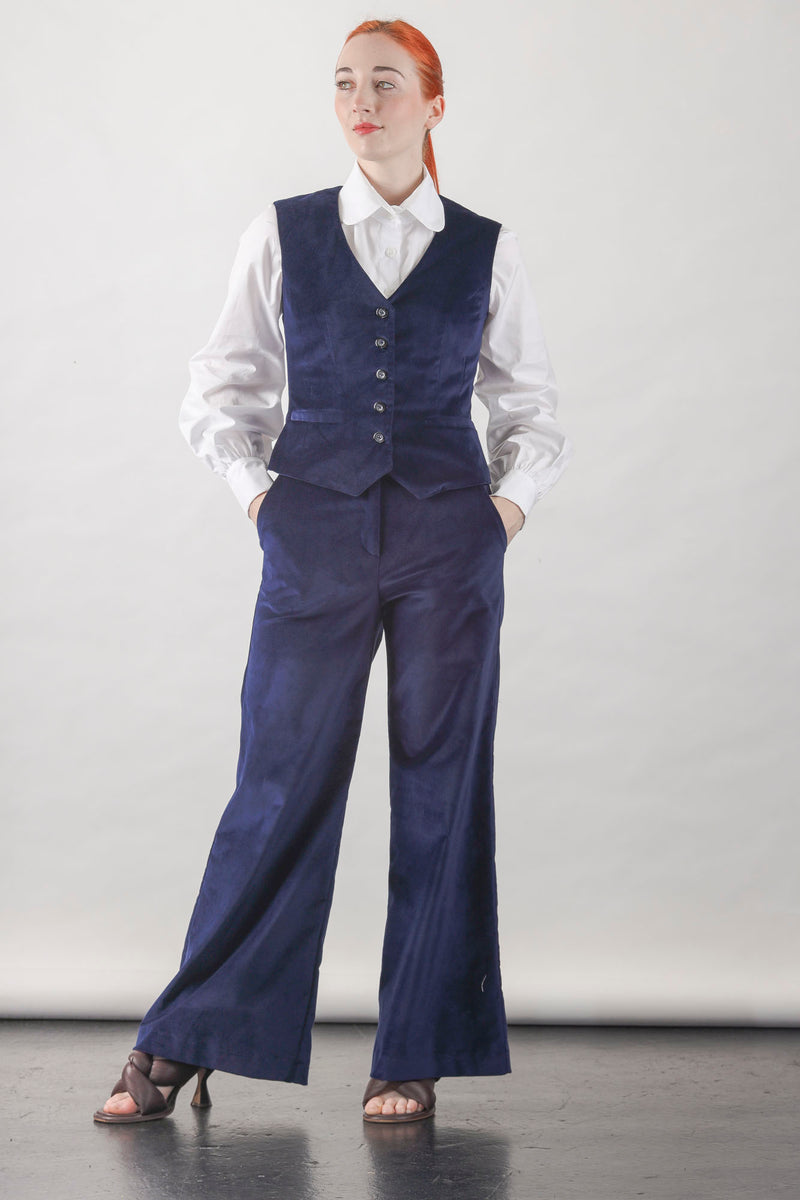 1- High waisted pants in navy velvet