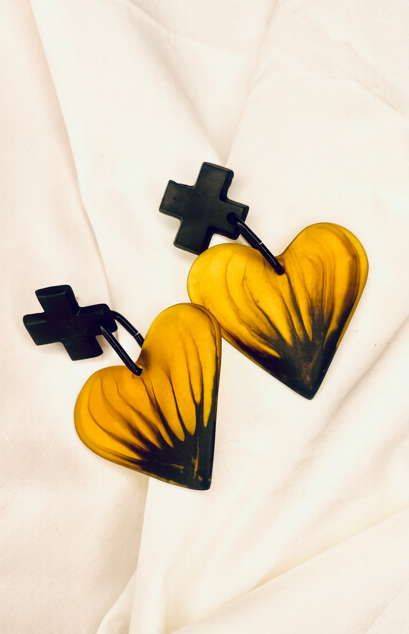 Heart earrings in tortoise