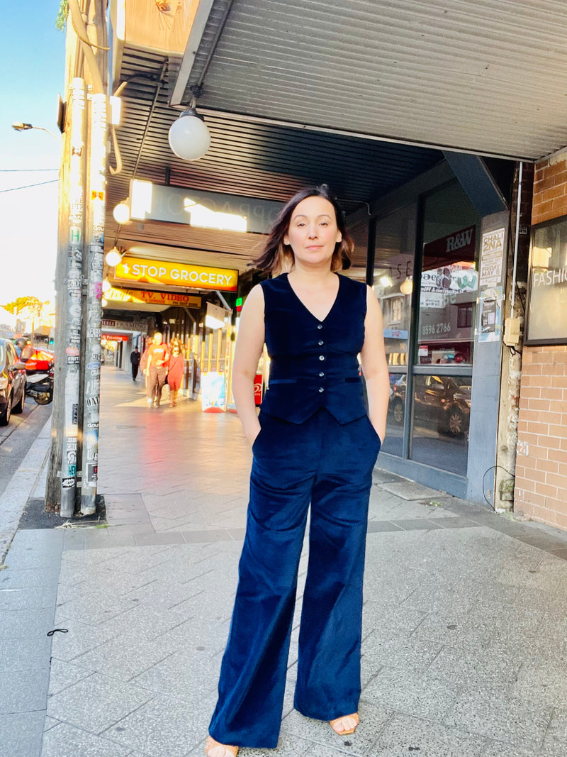 1- High waisted pants in navy velvet