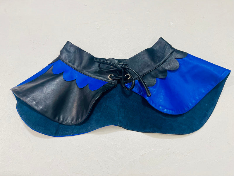 Peplum belt in blue and black