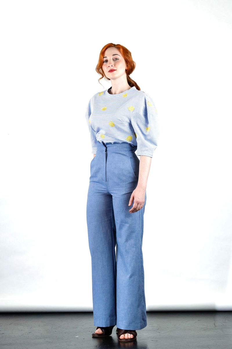 Blue light denim pants with scalloped waistband