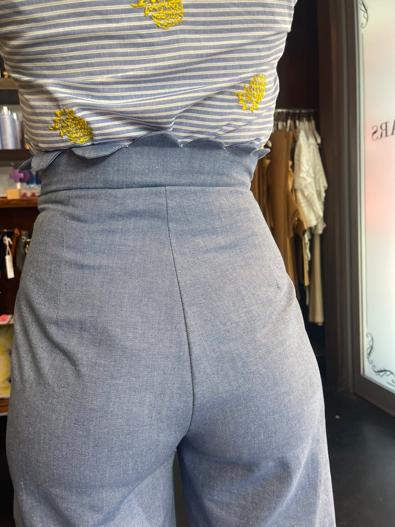 Blue light denim pants with scalloped waistband