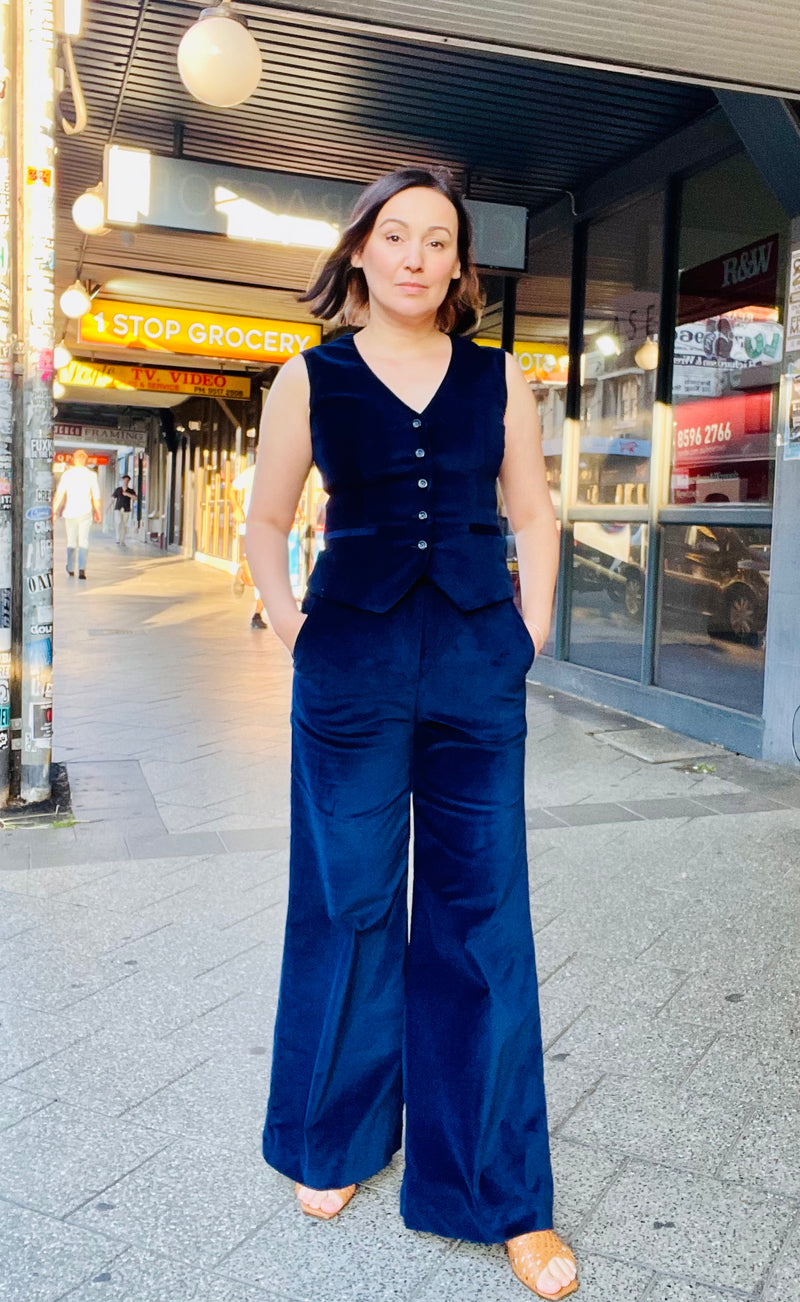 1- High waisted pants in navy velvet